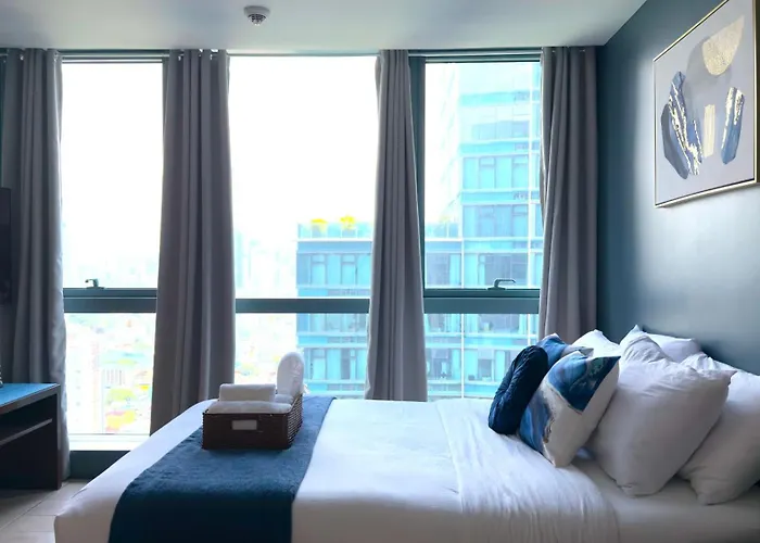 Free Welcome Breakfast, Bgc 1br, 300mbps Fiber, Steps To Mitsukoshi & Uptown, 33c1 *