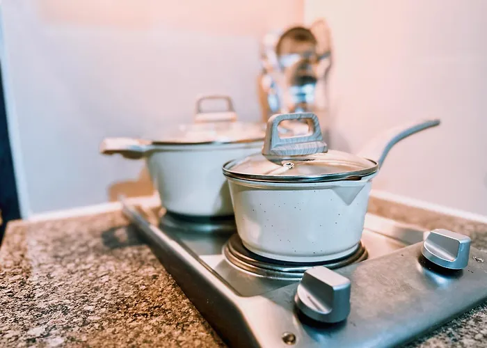 Free Welcome Breakfast, Bgc 1br, 300mbps Fiber, Steps To Mitsukoshi & Uptown, 33c1